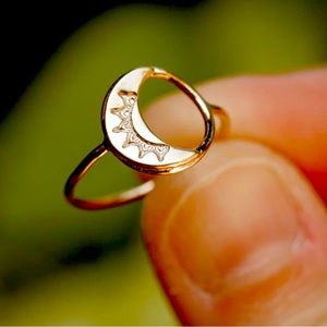 Moon engraved circle ring in solid gold